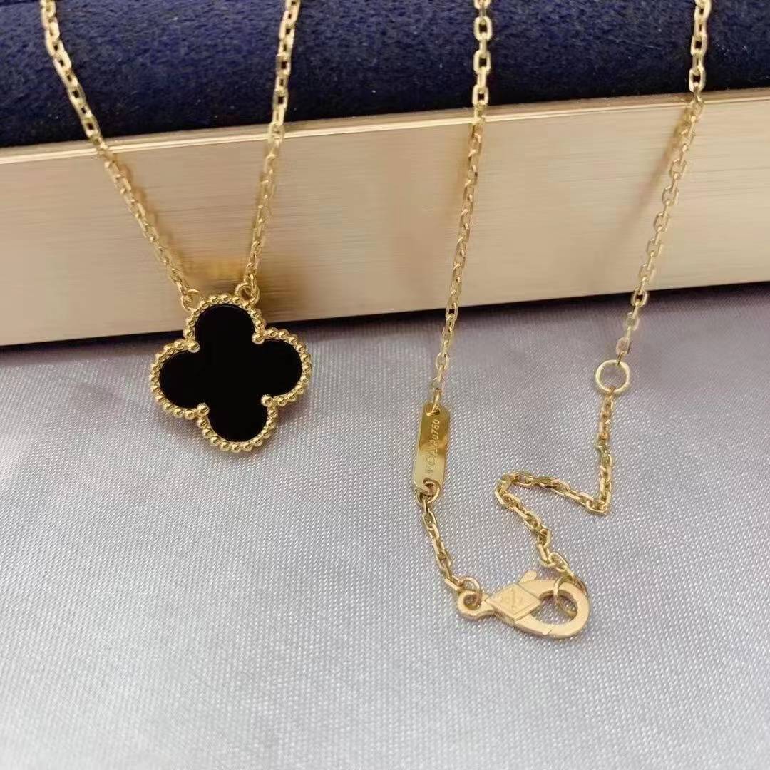 Clover Pendant Necklace for Women&#39;s &amp; Girls Swan Chain Necklace with earrings