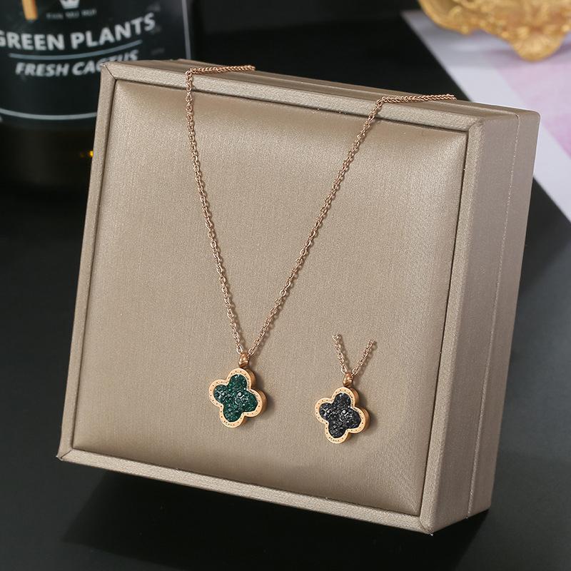 Clover Pendant Necklace for Women&#39;s &amp; Girls Swan Chain Necklace with earrings